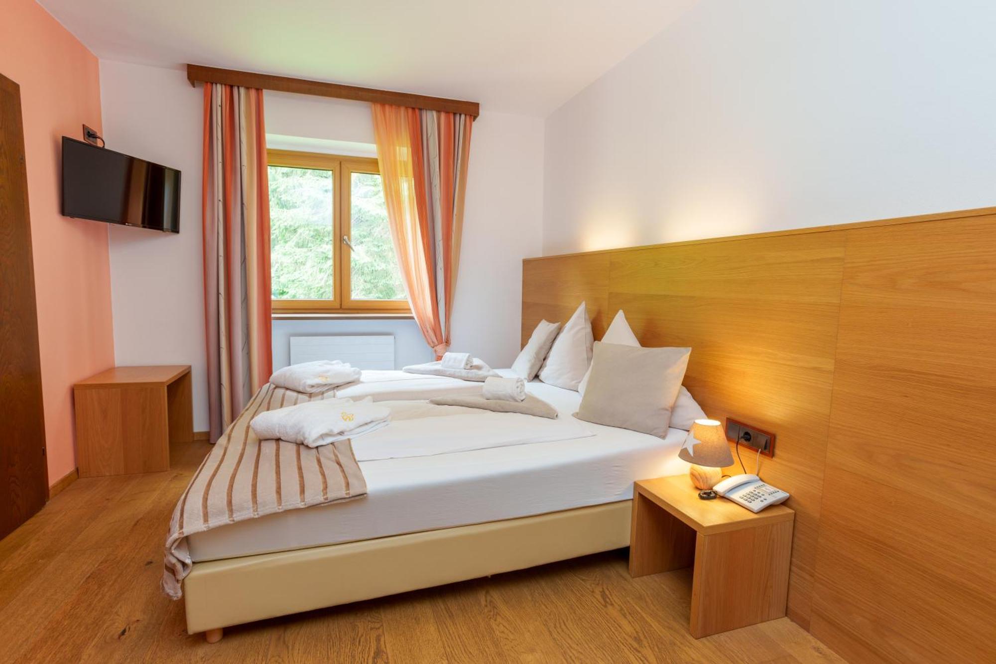 Hotel Kuenstleralm Kaprun Kültér fotó