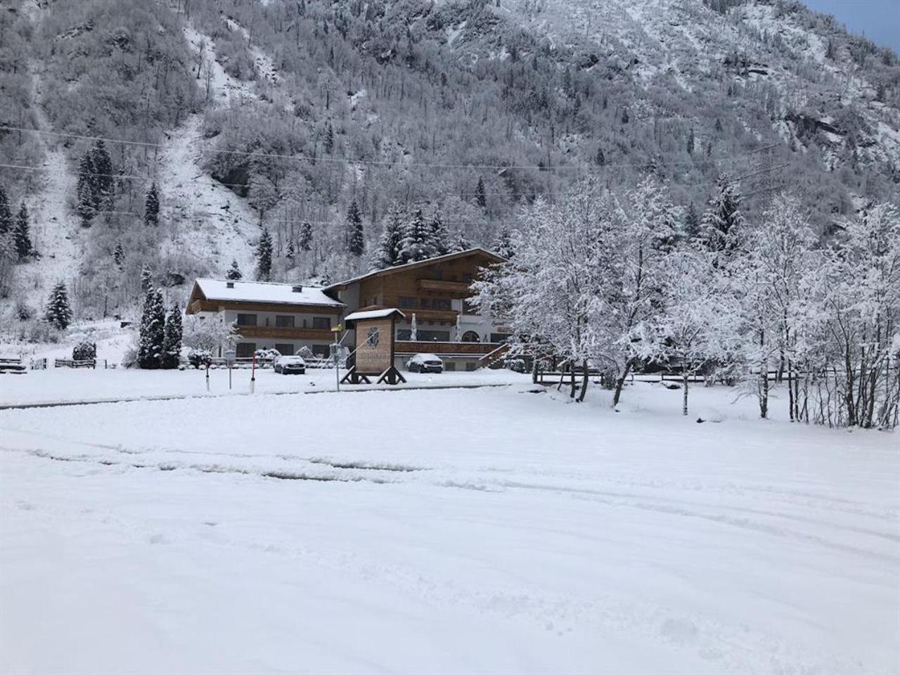 Hotel Kuenstleralm Kaprun Kültér fotó